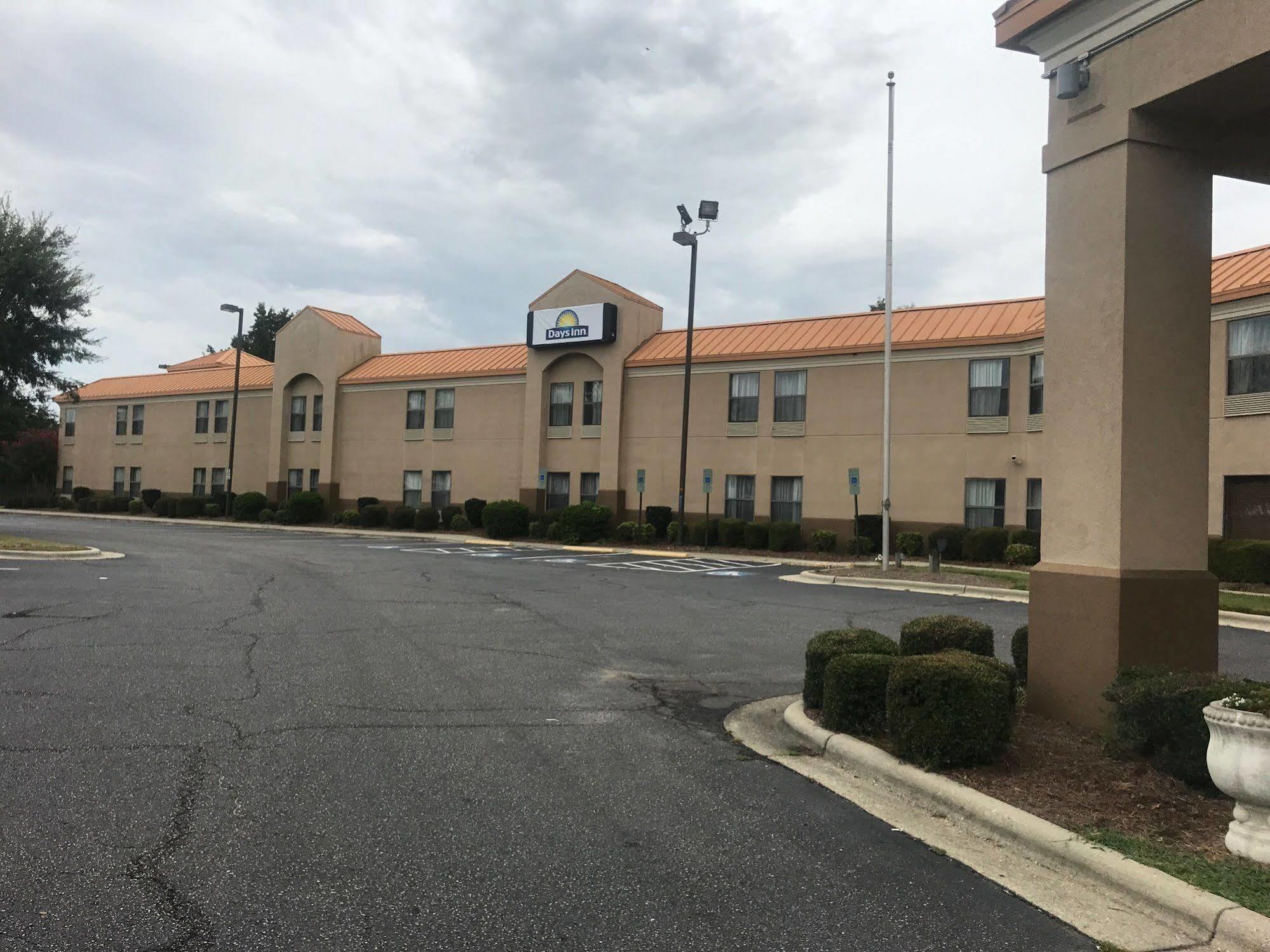 Country Inn & Suites By Radisson, Dunn, Nc Exterior foto